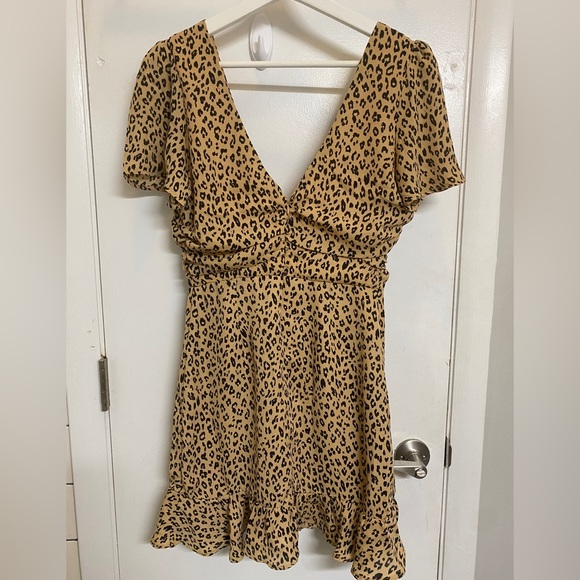 Forever 21 Cheetah Print V-neck Dress - Picture 2 of 3